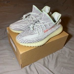 adidas Yeezy Boost 350 V2
Blue Tint